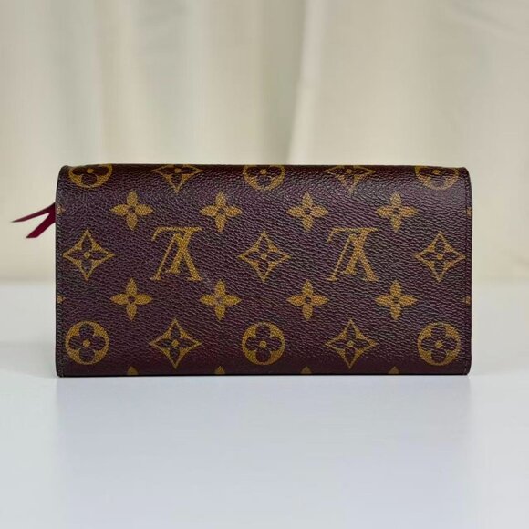 Louis Vuitton Monogram Canvas Wallet with Classic LV Logo Design - Picture 2 of 7